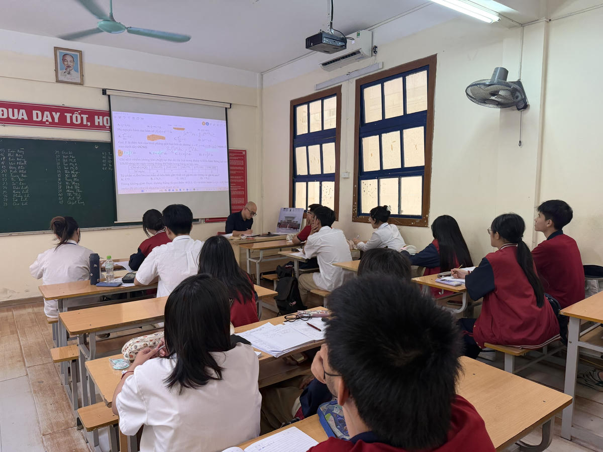 Một giờ học của thầy và trò Trường THPT Phùng Khắc Khoan (Hà Nội).
