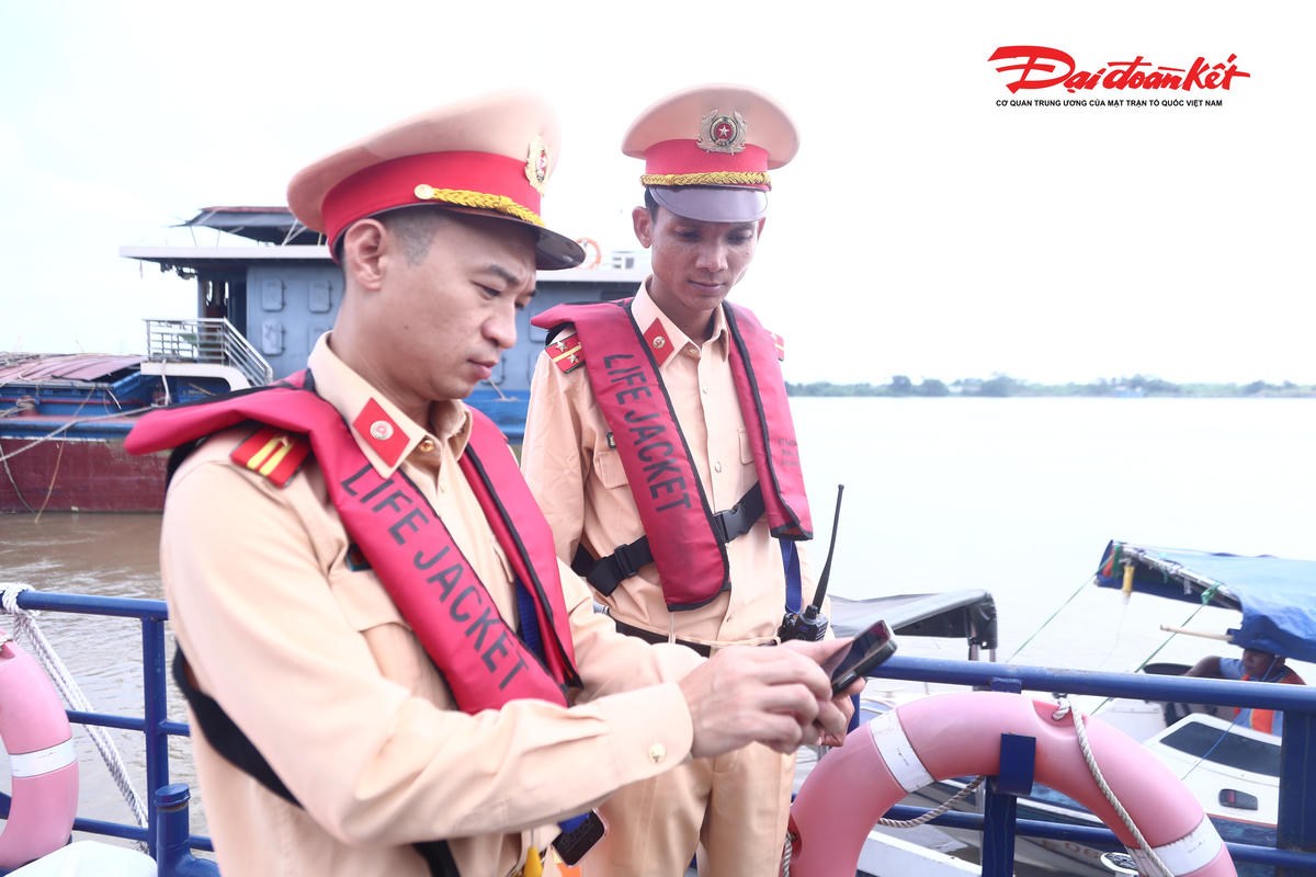 Đây là kết quả sau quá trình nghiên cứu, xây dựng và hoàn thiện hệ thống bản đồ đường thủy trực tuyến nhằm thực hiện Nghị quyết số 57-NQ/TW ngày 22/12/2024 của Bộ Chính trị về đột phá phát triển khoa học, công nghệ, đổi mới sáng tạo và chuyển đổi số quốc gia, đồng thời cụ thể hóa chủ trương của Bộ Công an và Công an thành phố Hà Nội về đẩy mạnh chuyển đổi số trong công tác quản lý, điều hành và nghiệp vụ.