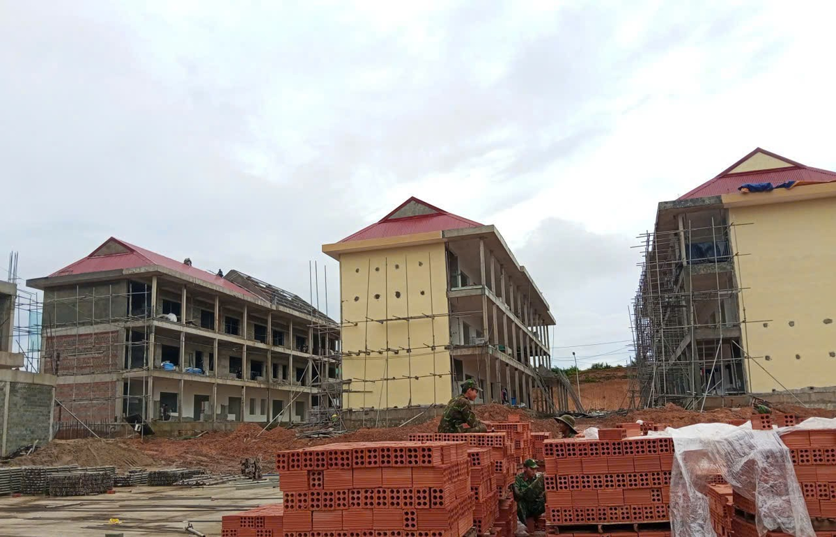 Một góc Trường phổ thông nội trú liên cấp Tiểu học và Trung học cơ sở xã Mô Rai đang thi công. Ảnh: BT.
