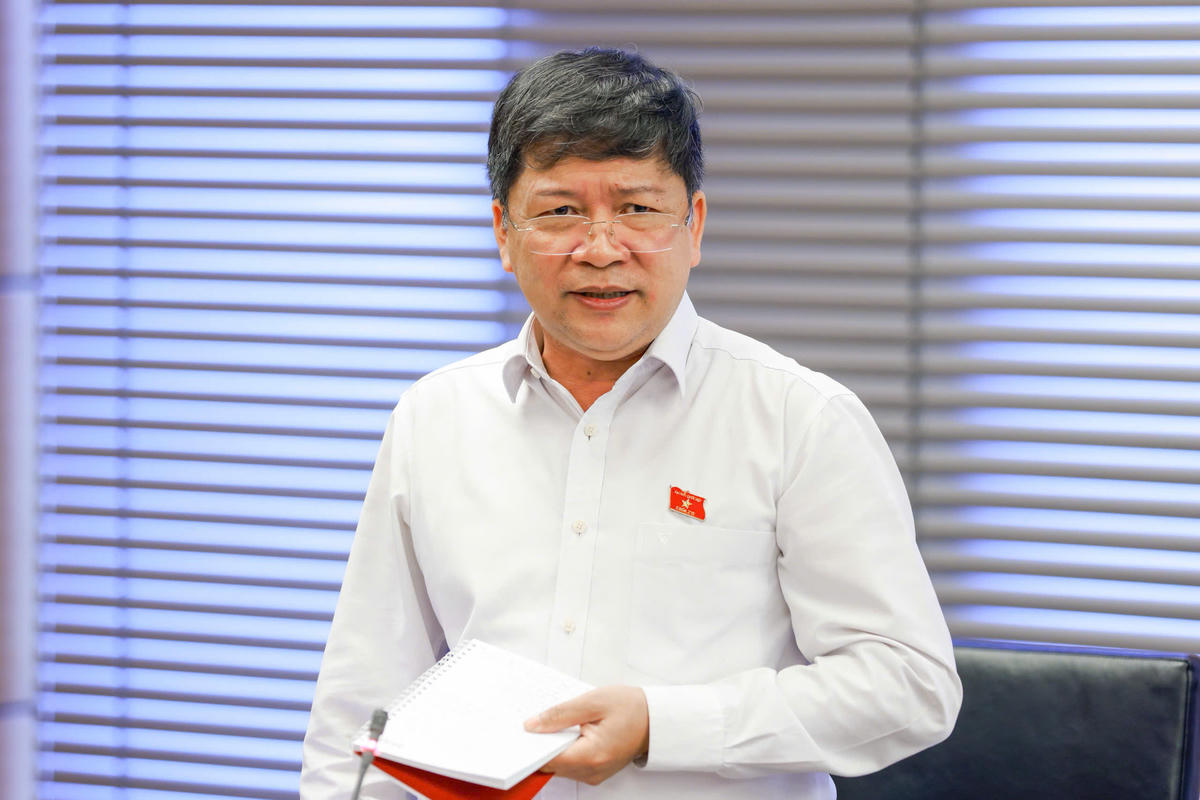Đại biểu Tạ Văn Hạ phát biểu (Ảnh: Quang Vinh)