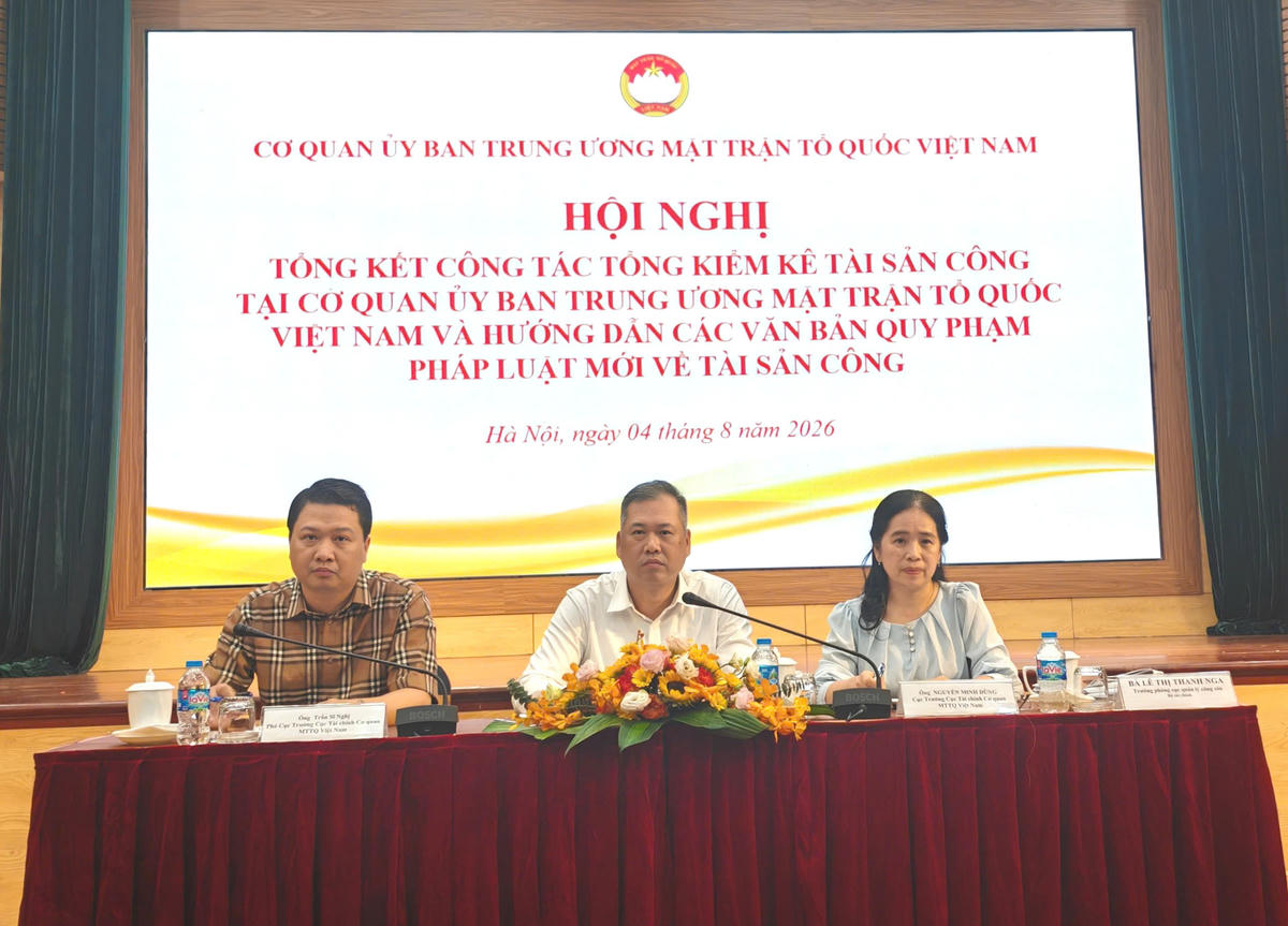  Ông Nguyễn Minh Dũng, Cục trưởng, ông Trần Sỹ Nghị, Phó Cục trưởng Cục Tài chính – kế hoạch, Cơ quan Ủy ban Trung ương MTTQ Việt Nam và bà Lê Thị Thanh Nga, Trưởng phòng Nghiệp vụ 1, Cục Quản lý công sản (Bộ Tài chính) đồng chủ trì phiên thảo luận