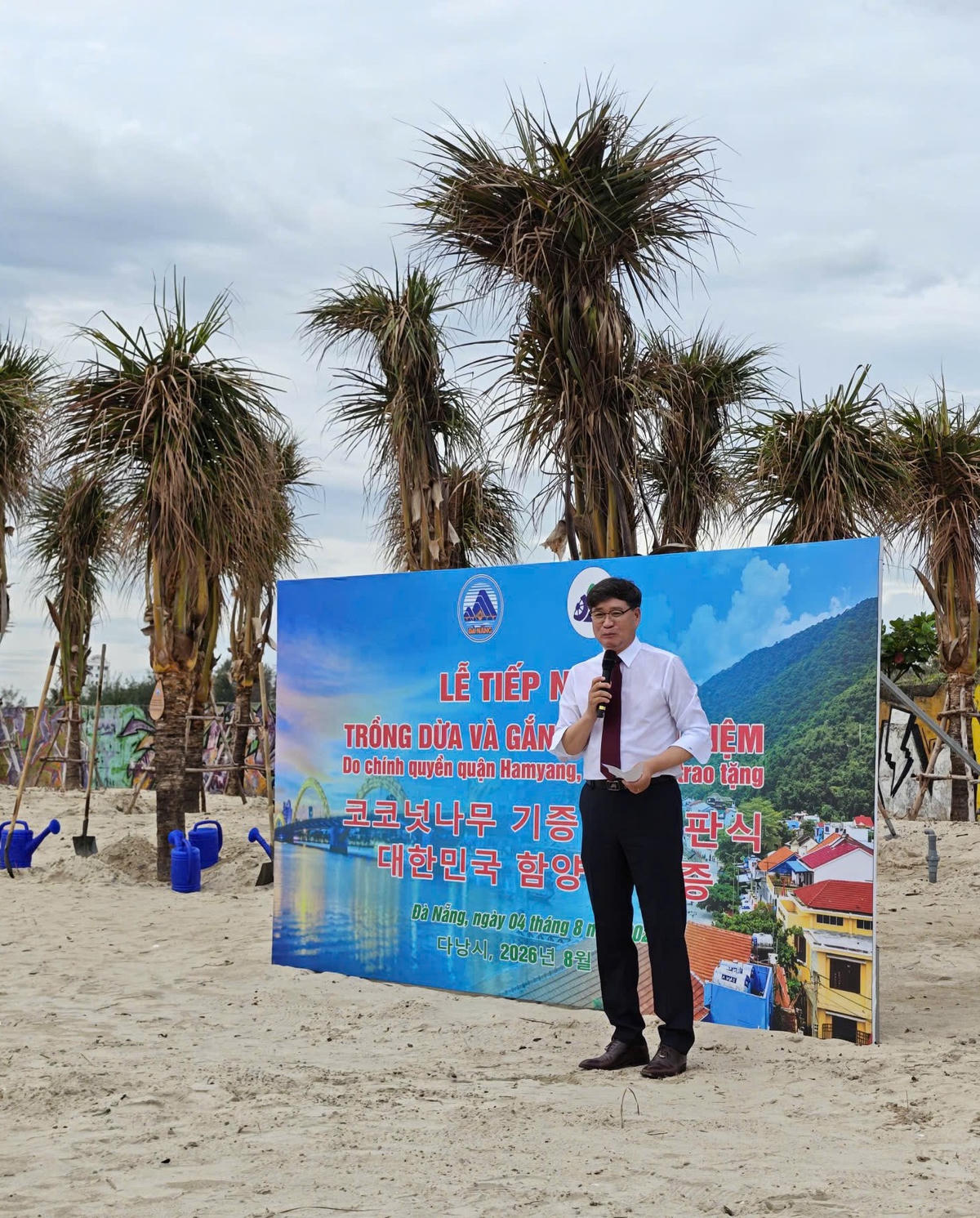 Ông Jin Byung Young, Quận trưởng quận Hamyang phát biểu. Ảnh: Nguyễn Tú.