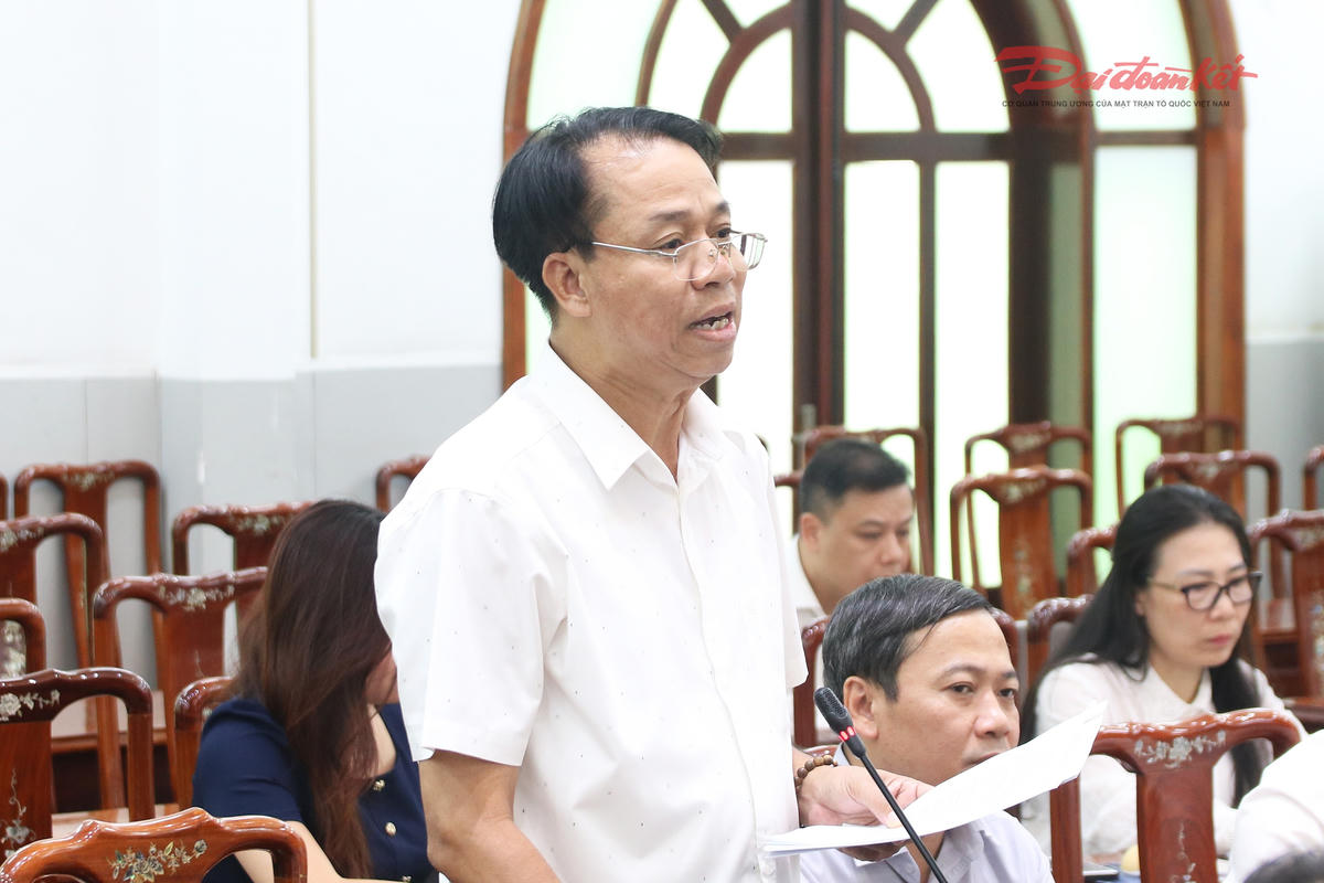 TS Lê Mậu Nhiệm - nguyên Giám đốc Trung tâm Bồi dưỡng cán bộ và Nghiên cứu khoa học UBTƯ MTTQ Việt Nam phát biểu tại Hội nghị.