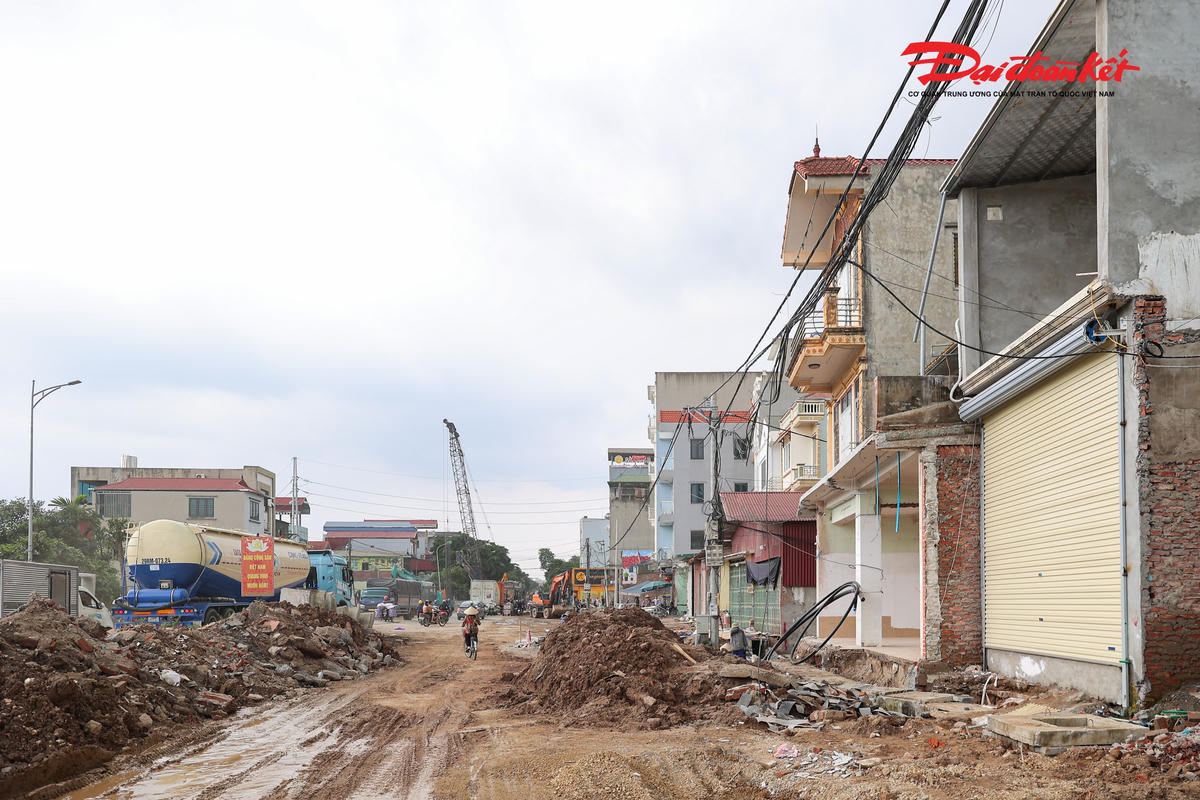 Nhờ cách làm quyết liệt, chỉ sau 10 ngày cao điểm, địa phương đã cơ bản hoàn thành công tác giải phóng mặt bằng với việc tháo dỡ 96 công trình của 90 hộ dân và giải phóng 32 thửa đất. "Điểm nghẽn" kéo dài suốt 6 năm đã chính thức được tháo gỡ, tạo điều kiện để các đơn vị thi công triển khai đồng loạt những hạng mục còn lại.