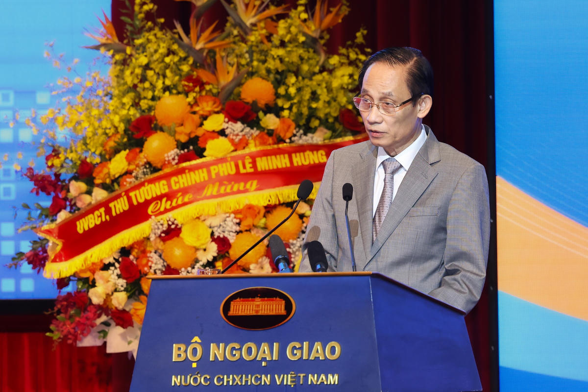 Bộ trưởng Ngoại giao Lê Hoài Trung phát biểu tại phiên họp. Ảnh: Hải Nguyễn