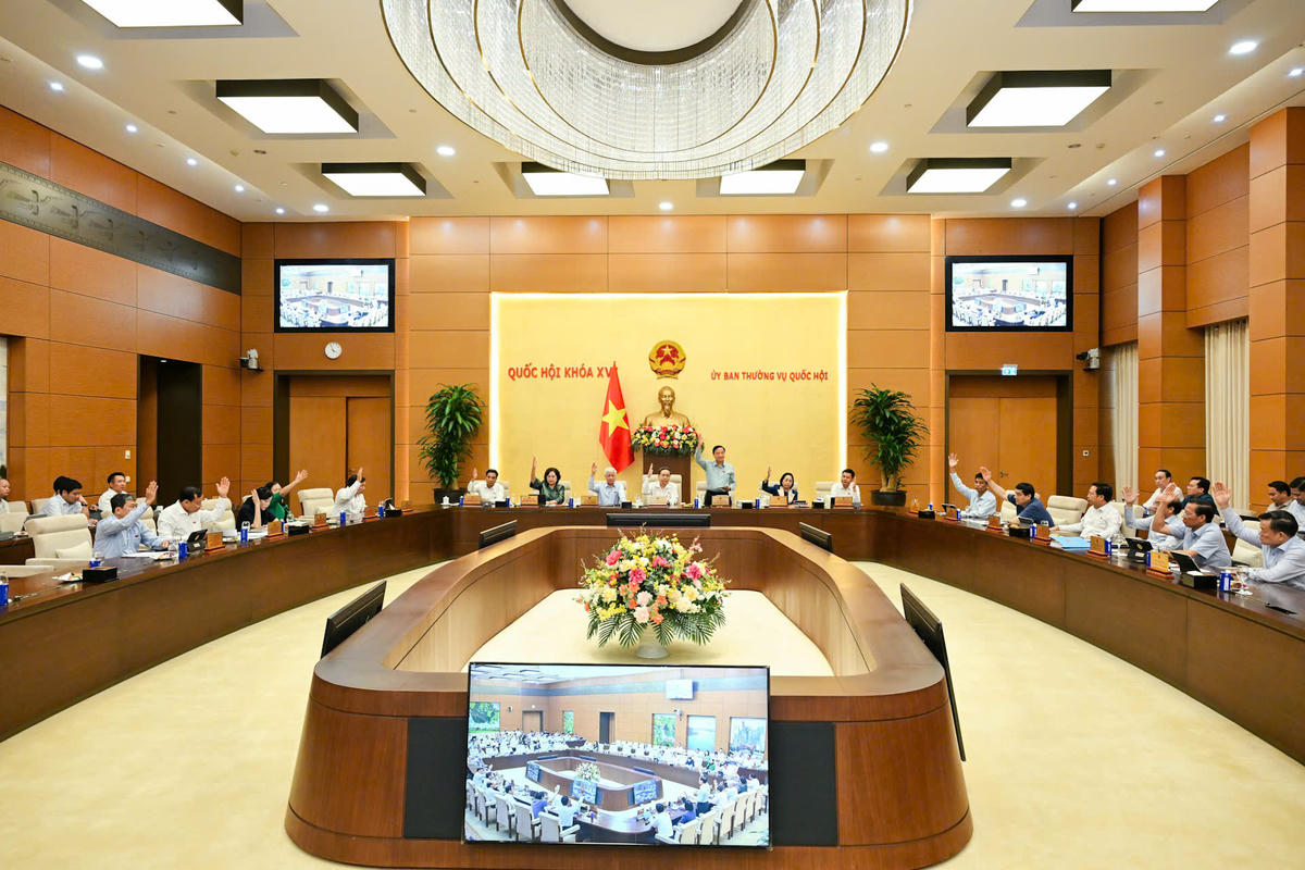 Thống nhất trình Quốc hội xem xét, thông qua Nghị quyết thành lập thành phố Quảng Ninh và thành lập thành phố Bắc Ninh tại Kỳ họp không thường lệ lần thứ Nhất
