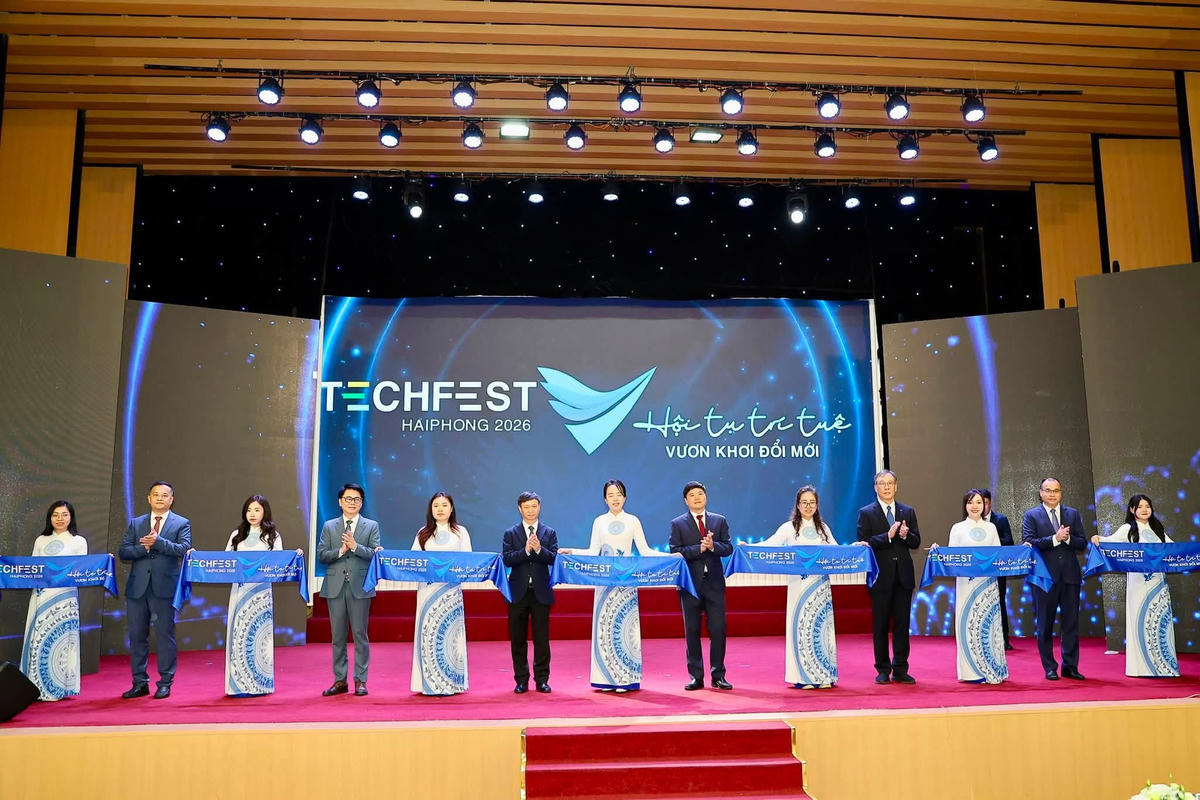 Các đại biểu thực hiện nghi thức khai mạc Techfest HaiPhong 2026. Ảnh: PT.