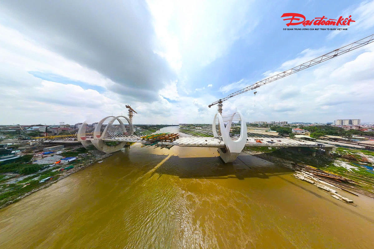 Cầu Đuống mới thuộc Dự án Nâng cấp tuyến vận tải thủy sông Đuống được khởi công vào tháng 7/2023, có tổng mức đầu tư 1.848 tỷ đồng. 