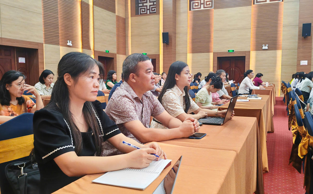 Các đại biểu tham dự hội nghị
