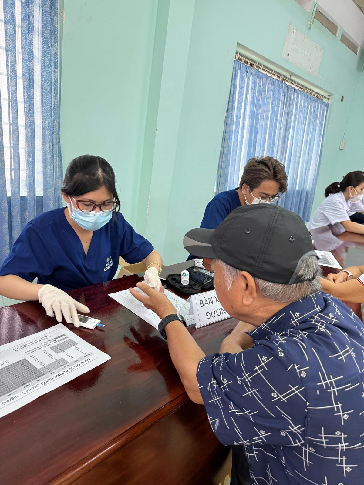 Từ tháng 4 đến nay, Long Châu đã đồng hành cùng 57 địa phương tổ chức 542 chương trình tầm soát, khám sức khỏe miễn phí. Ảnh: H.Khánh.