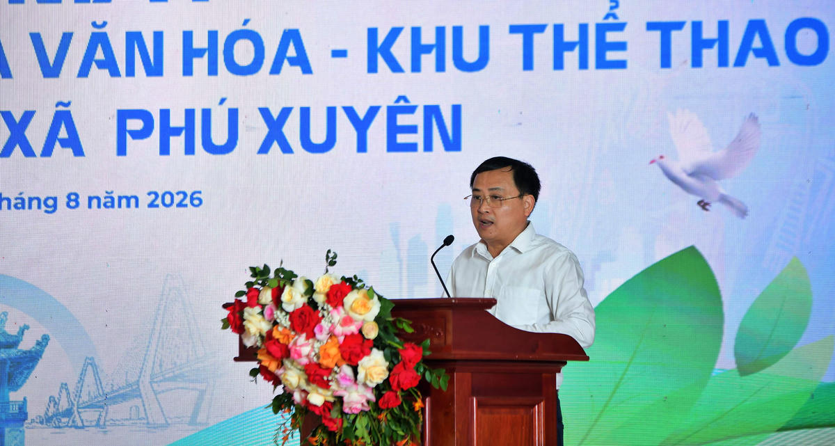 Chủ tịch UBND xã Phú Xuyên Bùi Công Thản tiếp thu ý kiến chỉ đạo của lãnh đạo UBND Thành phố, cam kết cam kết sẽ cụ thể hóa đầy đủ các ý kiến chỉ đạo của Thành phố thành các nhiệm vụ, kế hoạch và giải pháp cụ thể để tổ chức triển khai thực hiện ngay sau lễ ra mắt.