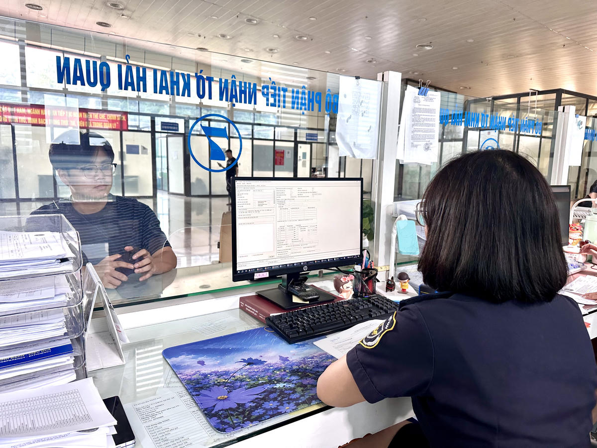 Việc đồng bộ ứng dụng khoa học công nghệ, chuyển đổi số và liên thông dữ liệu đã giúp giảm ít nhất 50% thời gian thông quan cho các phương tiện qua các cửa khẩu ở Lạng Sơn. Ảnh: Ngọc Anh.