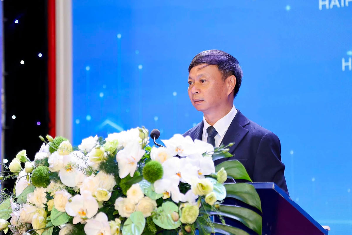 Thứ trưởng Bộ Khoa học và Công nghệ Hoàng Minh đánh giá Techfest HaiPhong 2026 là cầu nối đưa ý tưởng đến với công nghệ, kết quả nghiên cứu đến với thị trường. Ảnh: VC.