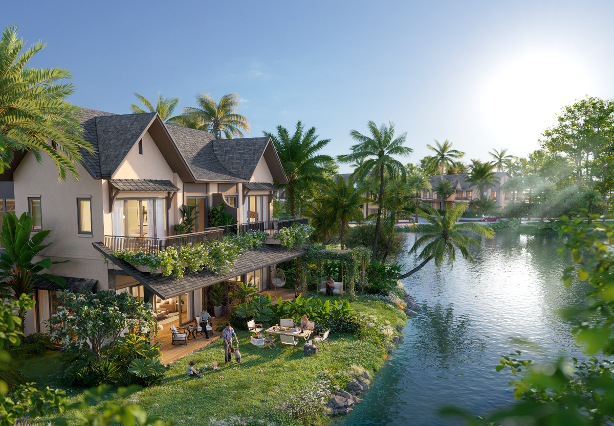 A house with a body of water and trees

Description automatically generated