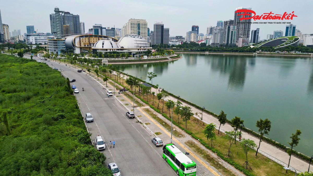 Công viên An Hòa sở hữu vị trí đắc địa khi nằm cạnh trụ sở Bộ Nông nghiệp và Môi trường, Bộ Nội vụ, Cung Thiếu nhi Hà Nội và tiếp giáp đường Phạm Hùng - Vành đai 3. Nhờ lợi thế này, nơi đây trở thành điểm kết nối giữa các công trình hành chính, giáo dục và giao thông quan trọng của thành phố.