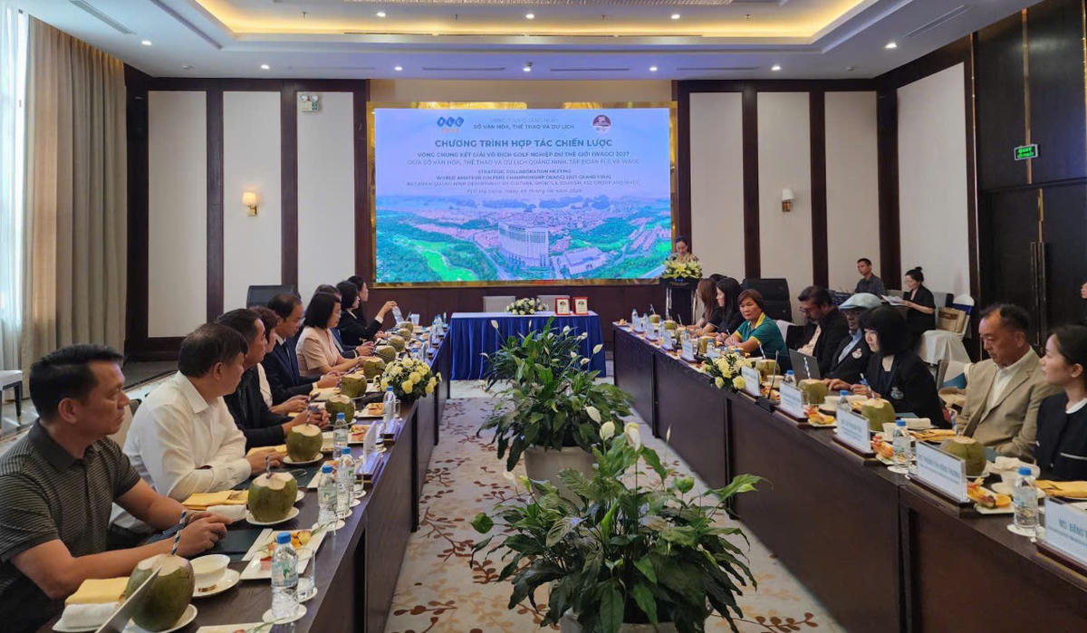 Quang cảnh buổi làm việc. 