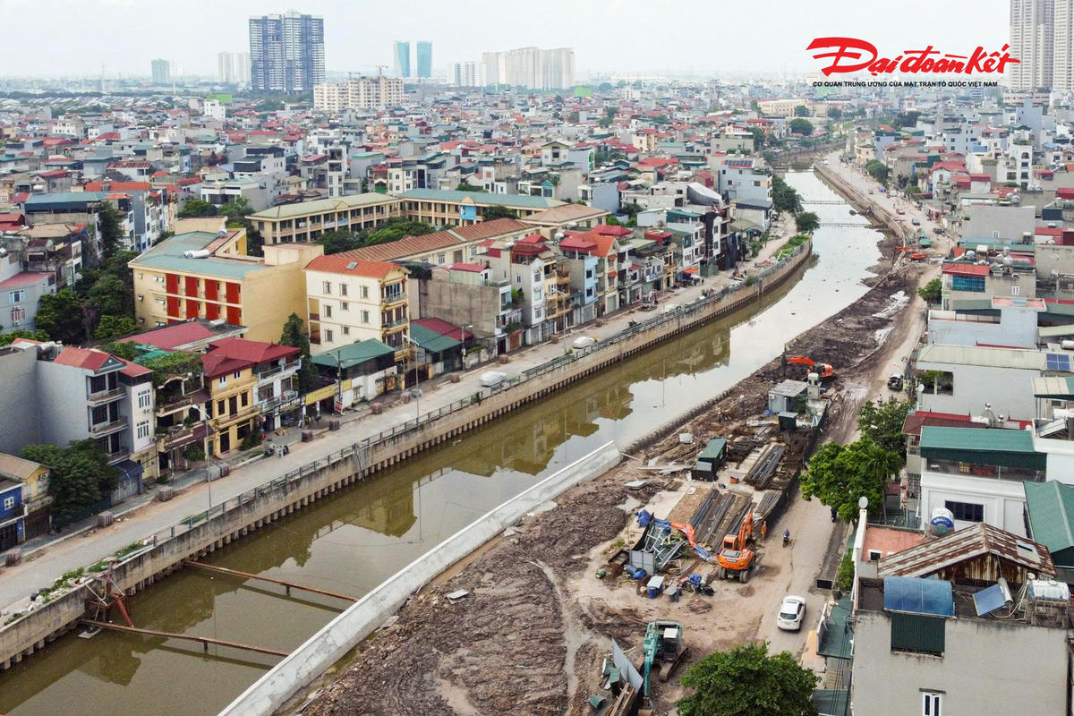 Để tháo gỡ các điểm nghẽn, bảo đảm khả năng tiêu thoát nước trước mùa mưa bão năm 2026, Ban Quản lý dự án đầu tư xây dựng công trình hạ tầng kỹ thuật và nông nghiệp Hà Nội đã lựa chọn nhà thầu mới theo hình thức chỉ định thầu rút gọn, tập trung thi công các hạng mục còn lại.