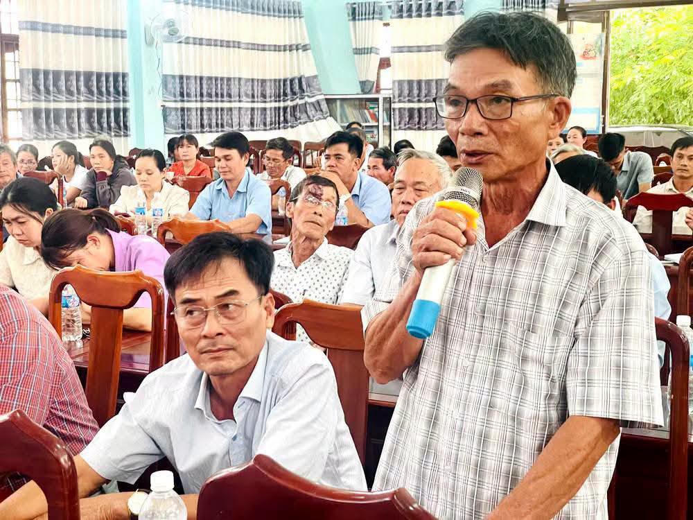 Cử tri xã Ngô Mây trình bày ý kiến. Ảnh: Phi Long.