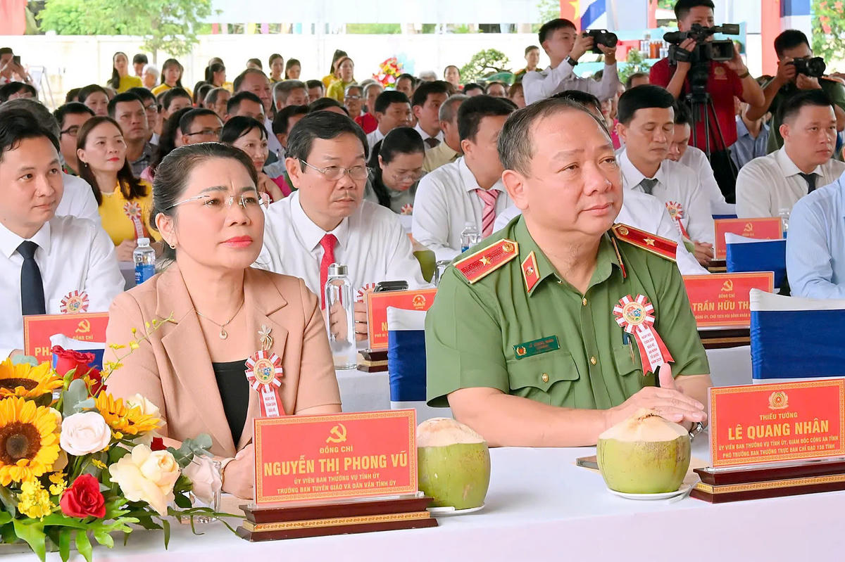 Thiếu tướng Lê Quang Nhân, Giám đốc Công an tỉnh Gia Lai tham dự ngày hội. Ảnh: CĐ.