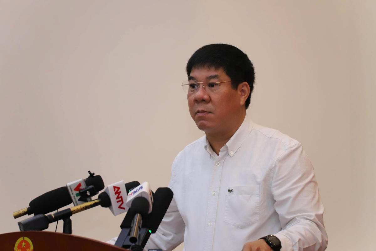 Ông Huỳnh Văn Chương - Cục trưởng Cục Quản lý chất lượng, Bộ GDĐT thông tin tại họp báo.