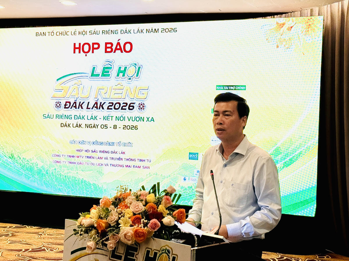 Giám đốc Sở Văn hóa, Thể thao và Du lịch tỉnh Đắk Lắk Trần Hồng Tiến - Phó Trưởng Ban Thường trực Ban Tổ chức Lễ hội phát biểu tại họp báo. Ảnh: Thanh Nga.
