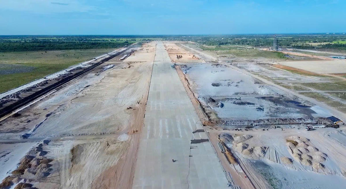  Đường cất hạ cánh và hạ tầng khu bay đã hoàn thành (Ảnh: Anh Chiến)
