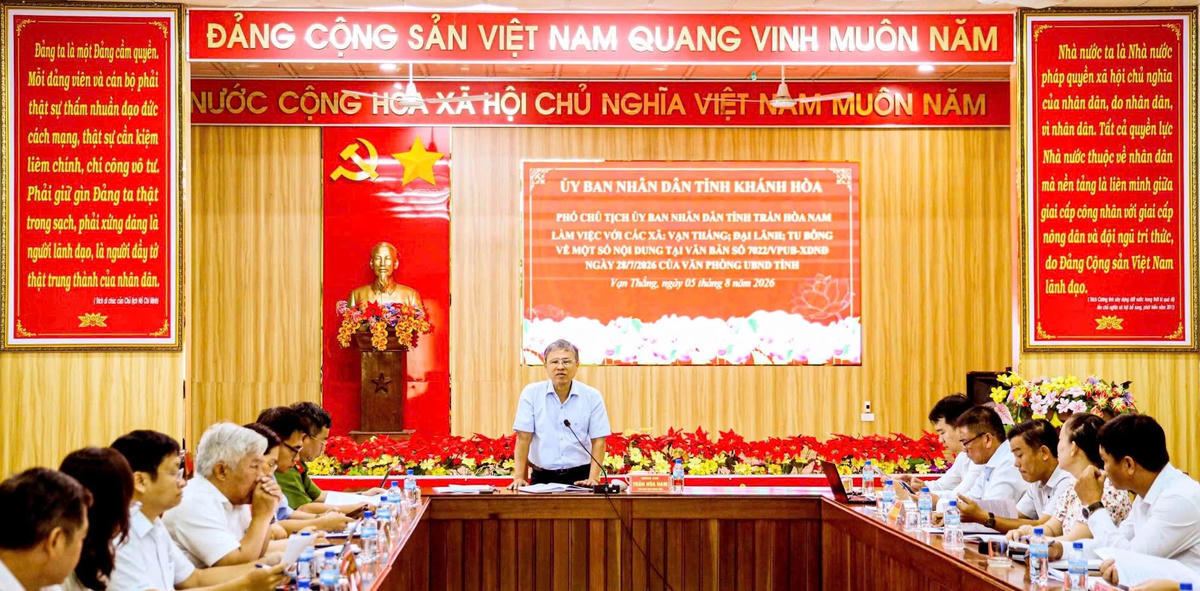 Ông Trần Hòa Nam, Phó Chủ tịch UBND tỉnh Khánh Hòa phát biểu tại buổi làm việc.
