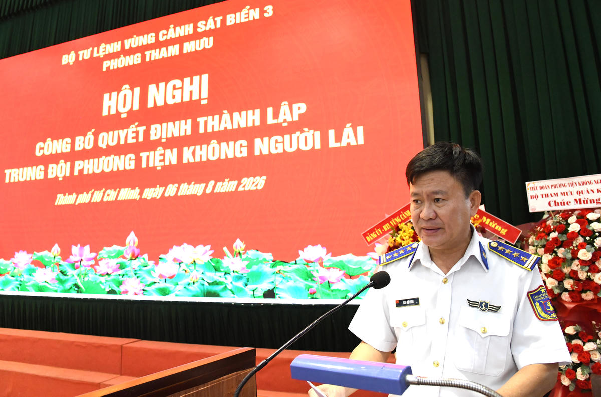 Đại diện lãnh đạo Bộ Tư lệnh Vùng Cảnh sát biển 3 chỉ đạo tại hội nghị. Ảnh: Nhật Minh.