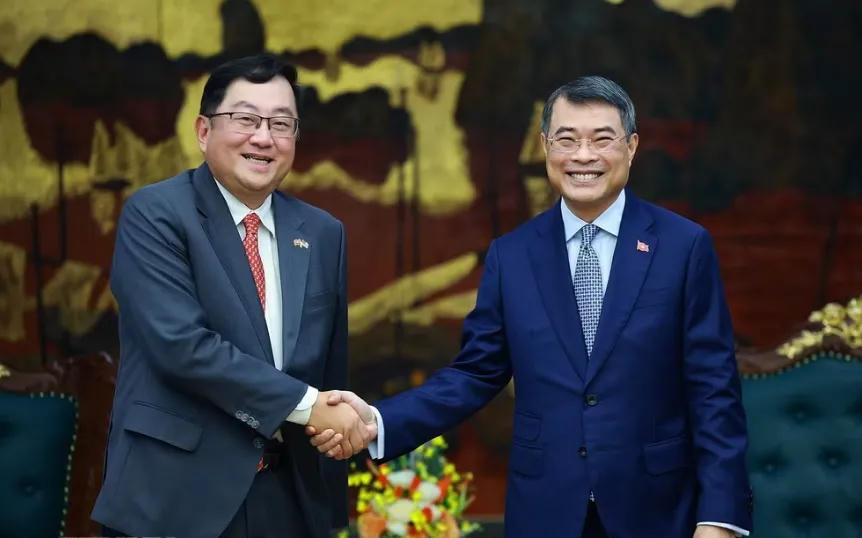 Thủ tướng Lê Minh Hưng tiếp Đại sứ Malaysia tại Việt Nam Tan Yang Thai. Ảnh: TTXVN