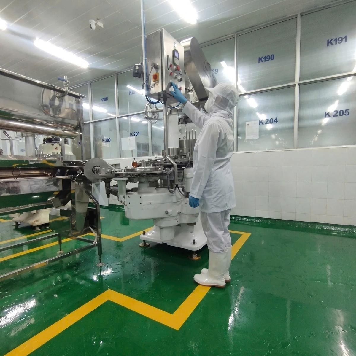 Dây chuyền sản xuất của Hạ Long Canfoco.  