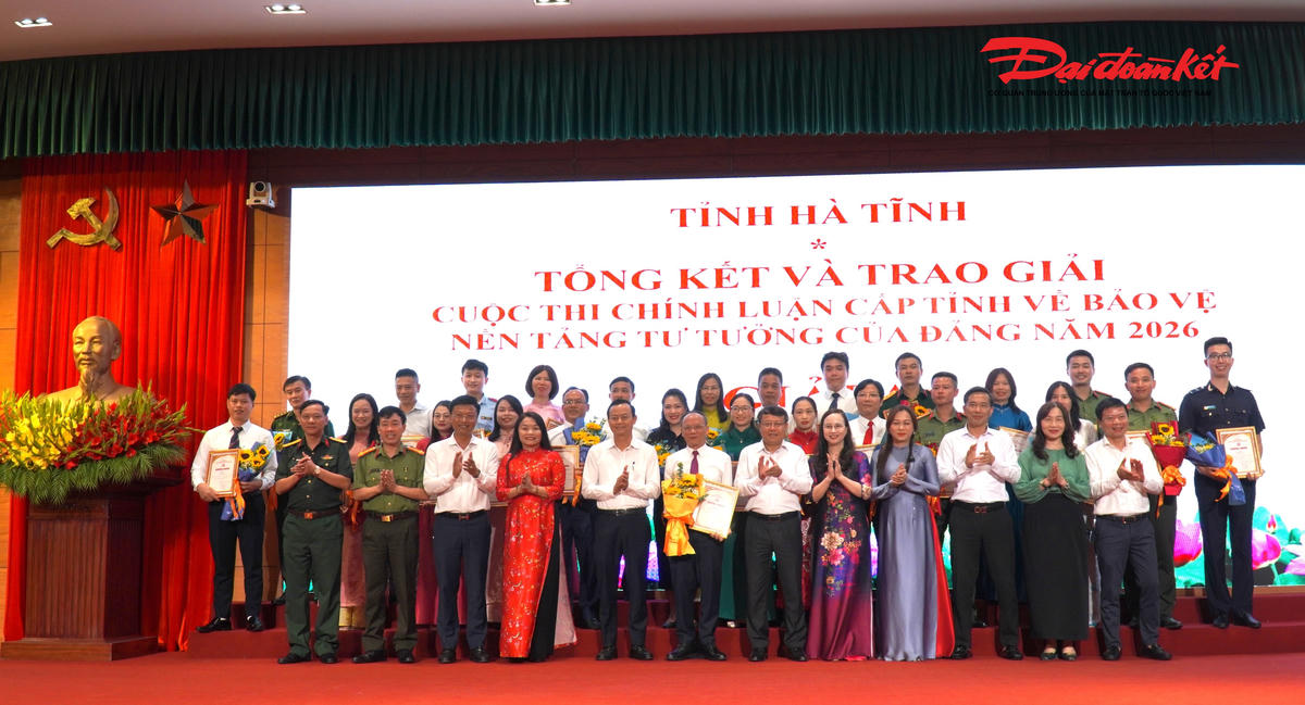 Ban Tổ chức đã quyết định khen thưởng 5 tập thể có thành tích xuất sắc trong công tác tổ chức và tham gia cuộc thi; trao 1 giải A, 4 giải B, 6 giải C và 14 giải Khuyến khích cho các tác giả, nhóm tác giả có tác phẩm đạt chất lượng cao. Ảnh: HN.