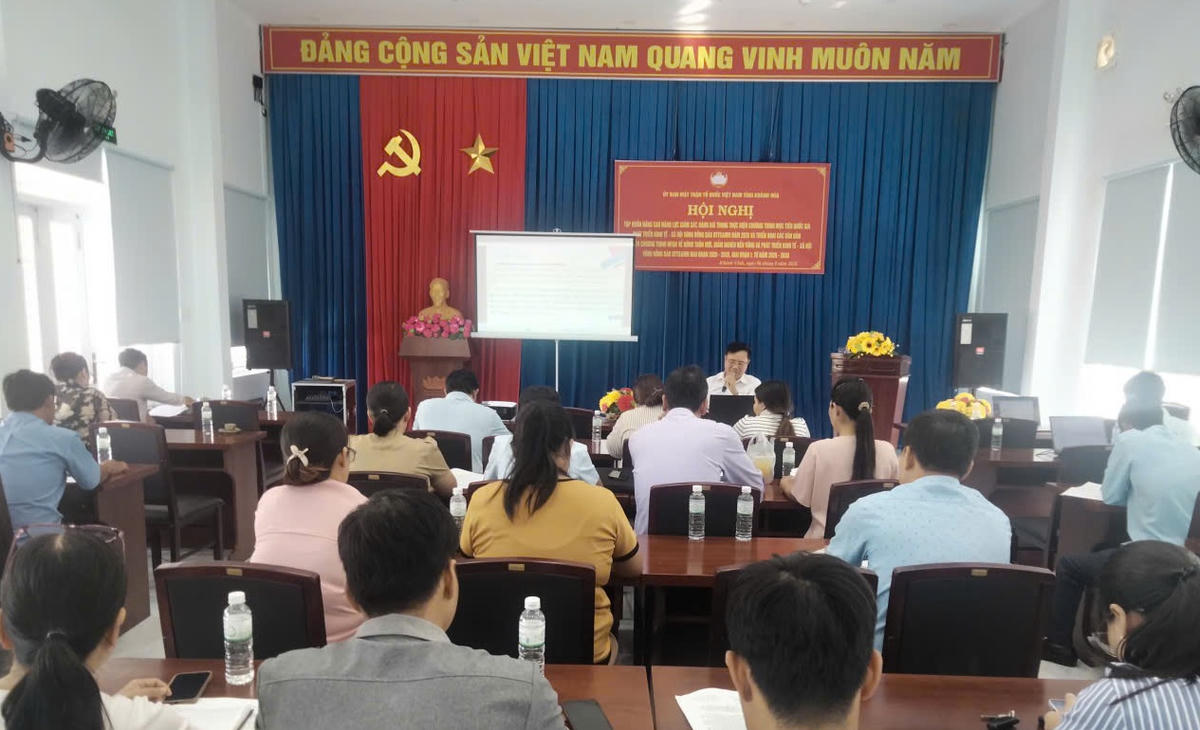 Quang cảnh buổi tập huấn.