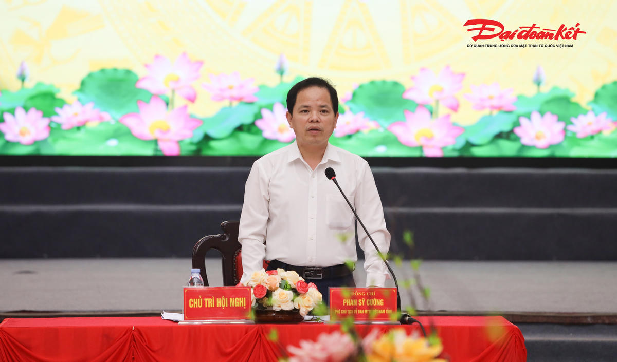 Phan Sỹ Cường, Phó Chủ tịch Ủy ban MTTQ Việt Nam tỉnh Nghệ An chủ trì buổi toạ đàm. Ảnh: Điền Bắc