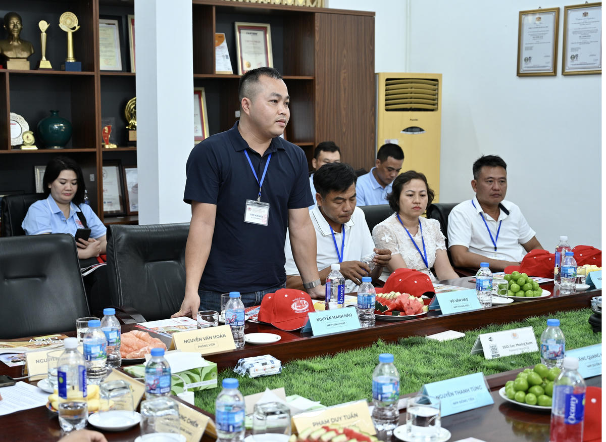 Đại diện nhà phân phối trao đổi trực tiếp với Ban lãnh đạo Hạ Long Canfoco. 