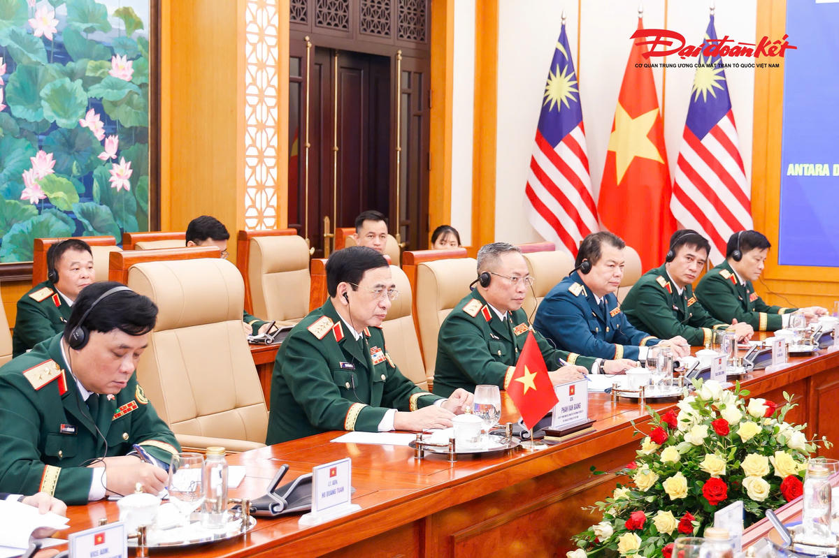 Đại tướng Phan Văn Giang và các thành viên đoàn Việt Nam tại hội đàm. Ảnh: Quang Vinh