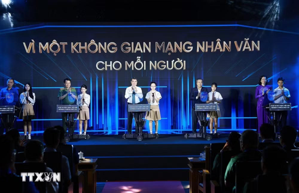 ttxvn-0608-thu-tuong-an-ninh-mang-5.jpg