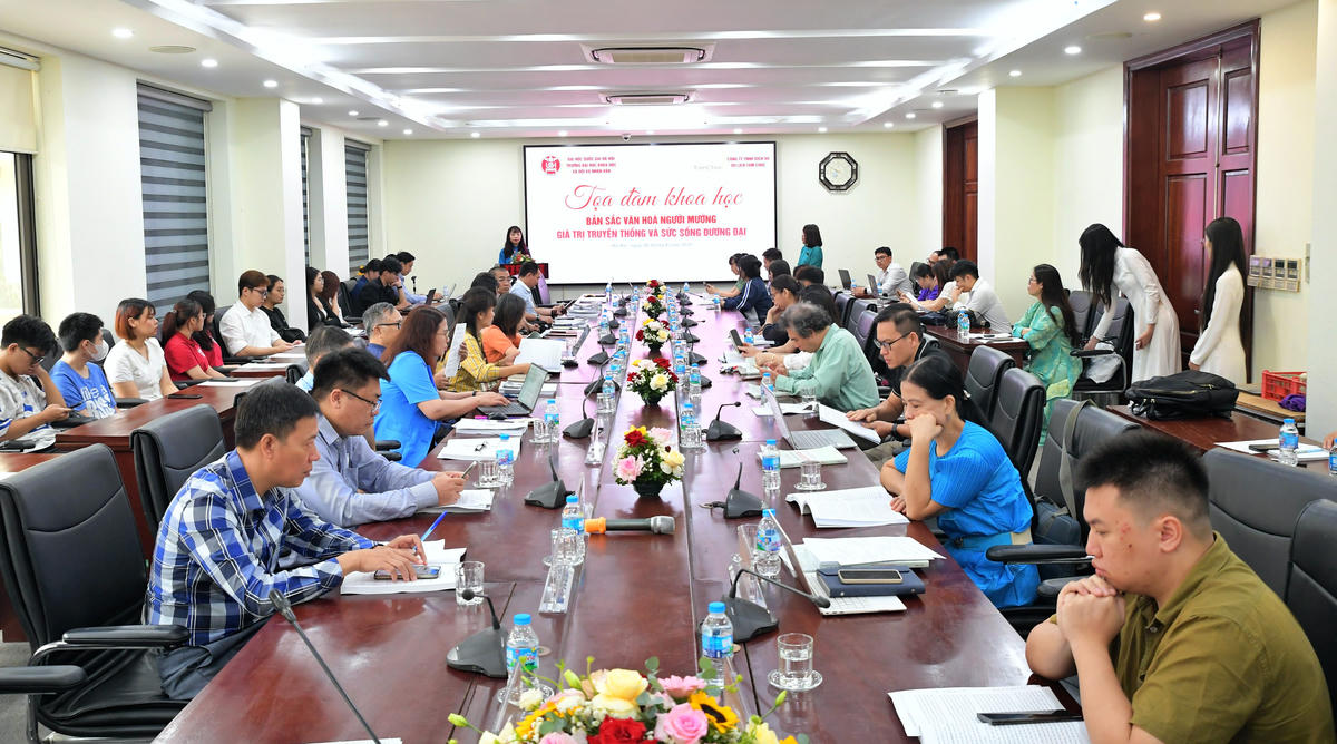 Tọa đàm “Bản sắc văn hóa người Mường: Giá trị truyền thống và sức sống đương đại” có sự tham gia đông đảo các nhà khoa học, chuyên gia, nhà quản lý, doanh nghiệp, giảng viên, học viên nhằm trao đổi các giải pháp bảo tồn và phát huy giá trị văn hóa dân tộc trong bối cảnh phát triển mới.