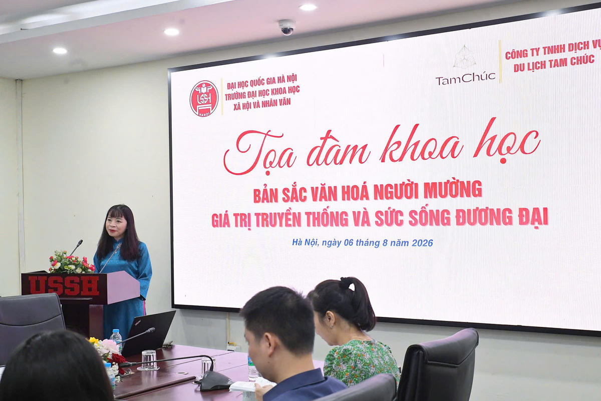 PGS. TS Đặng Thu Hương - Phó Hiệu trưởng Trường ĐH KHXH&NV (ĐHQGHN) phát biểu đề dẫn tọa đàm.