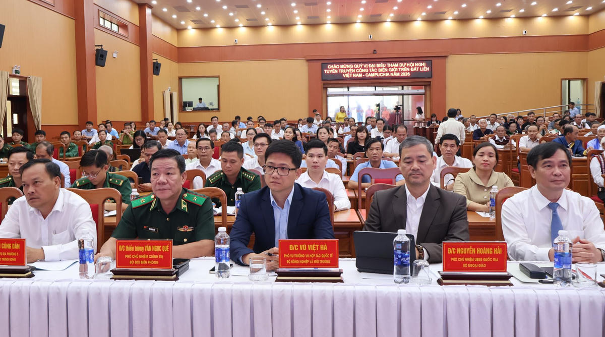 Bảo vệ vững chắc chủ quyền lãnh thổ, tạo dựng môi trường hòa bình quốc tế