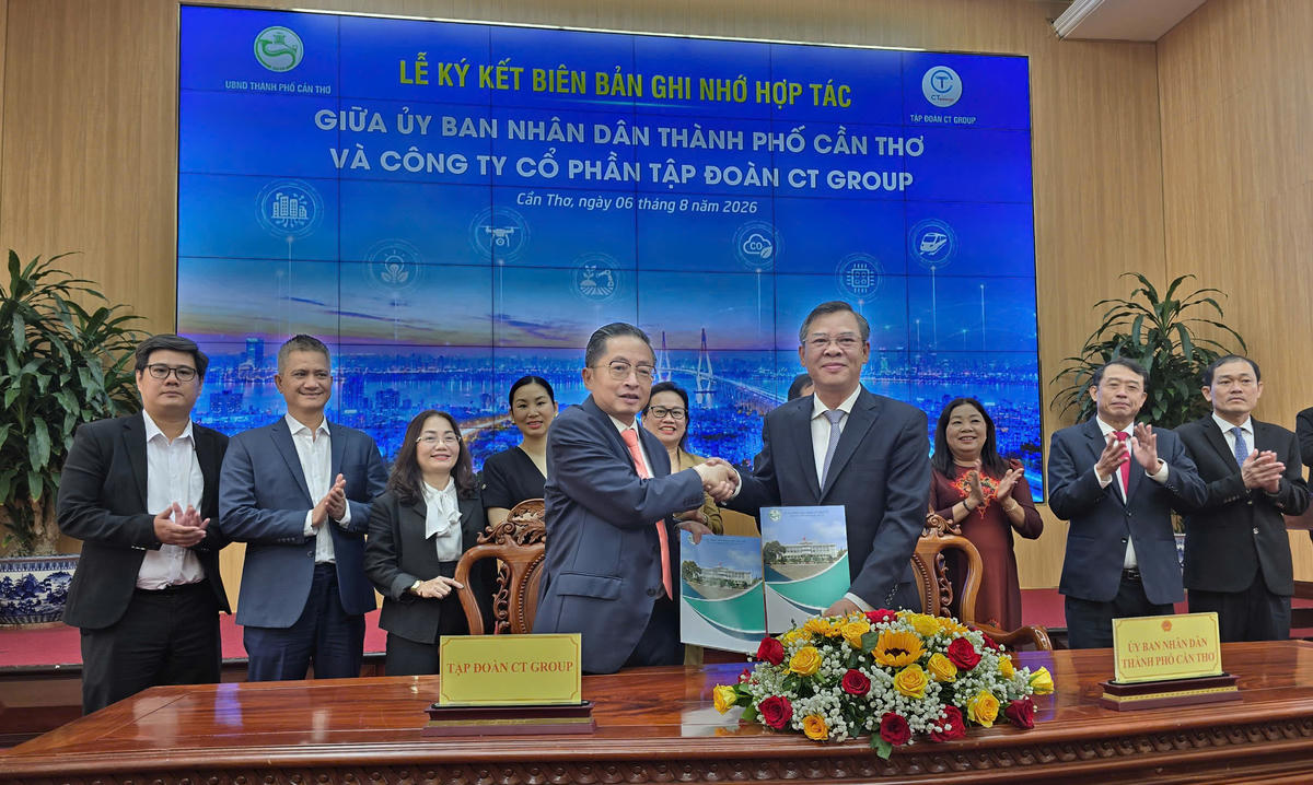 Đại diện lãnh đạo UBND TP Cần Thơ và Công ty Cổ phần Tập đoàn CT Group ký Biên bản ghi nhớ hợp tác về triển khai Nghị quyết số 57-NQ/TW và Dự án Đường sắt tốc độ cao tại Cần Thơ. Ảnh HT