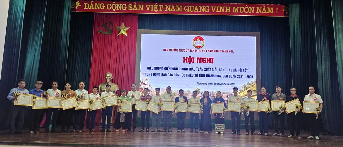 40 gương đồng bào vùng cao điển hình sản xuất giỏi, công tác xã hội tốt giai đoạn 2021-2026 được nhận Bằng khen của Chủ tịch UBND tỉnh Thanh Hóa cùng 59 điển hình sản xuất giỏi, công tác xã hội tốt giai đoạn 2021-2026 được nhận Bằng khen của Chủ tịch Ủy ban MTTQ tỉnh Thanh Hóa.