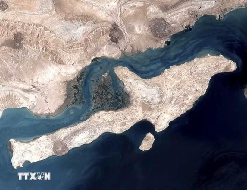 Iran và Oman đạt thỏa thuận về tuyến vận tải qua eo biển Hormuz