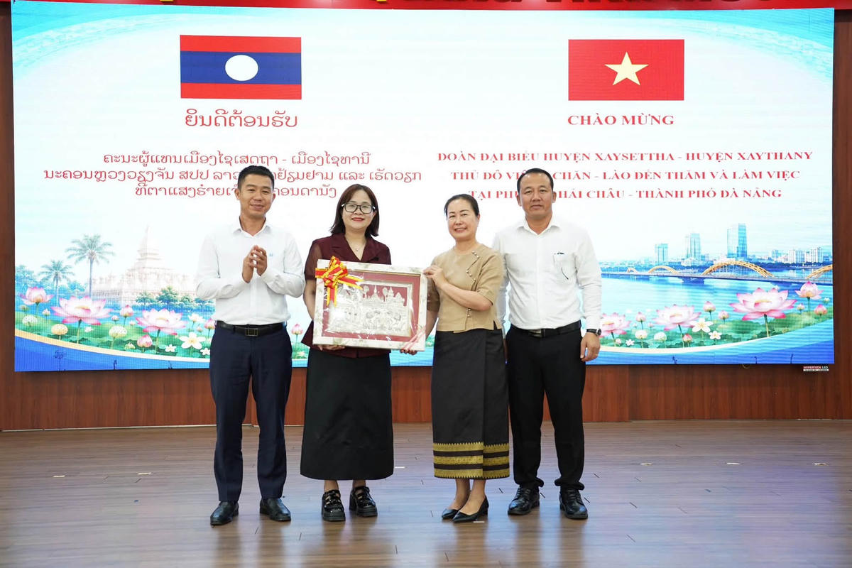 Đoàn đại biểu Lào học tập kinh nghiệm về thủ tục hành chính một cửa tại TP Đà Nẵng