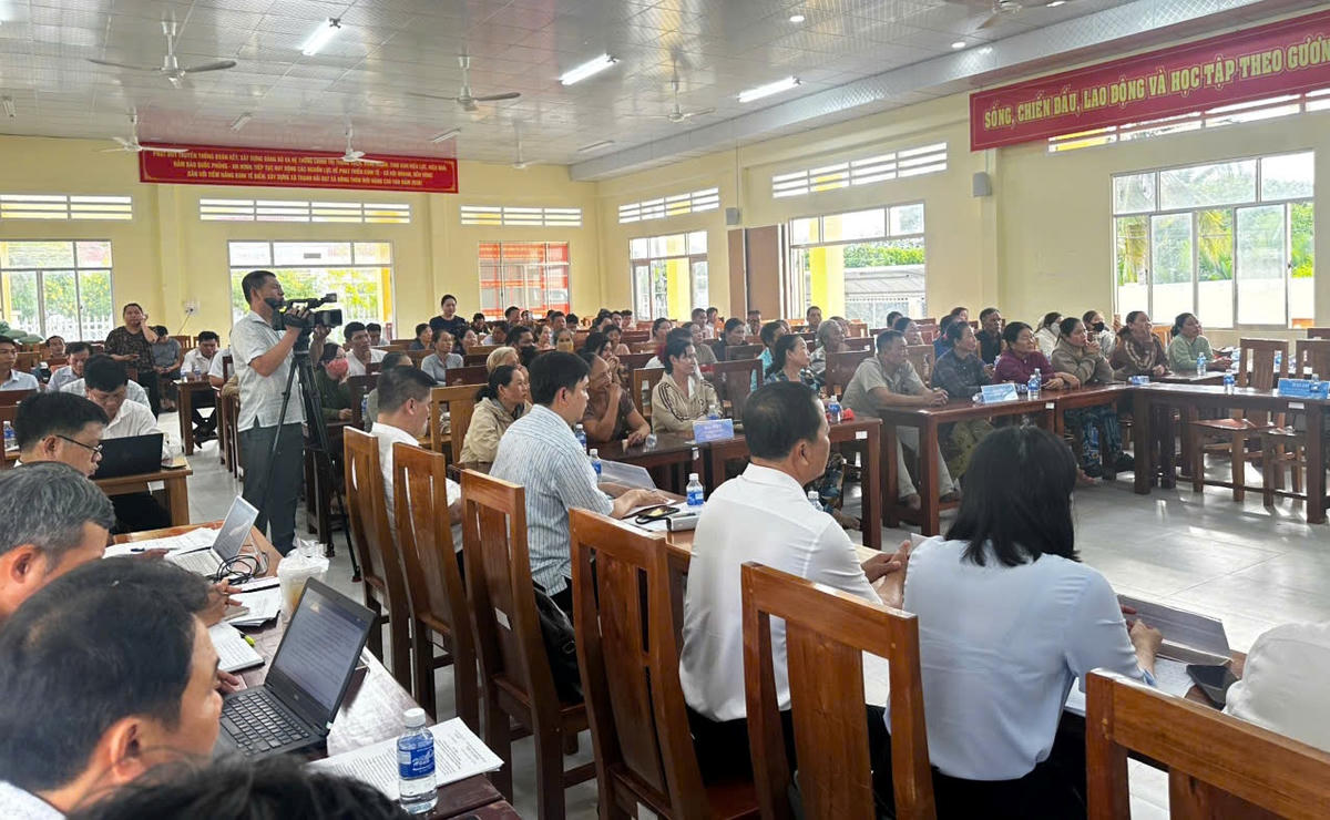 Quang cảnh buổi tiếp xúc, đối thoại. (Ảnh: Trung Ngãi).