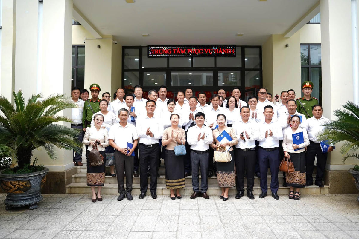 Đoàn đại biểu Lào học tập kinh nghiệm về thủ tục hành chính một cửa tại TP Đà Nẵng