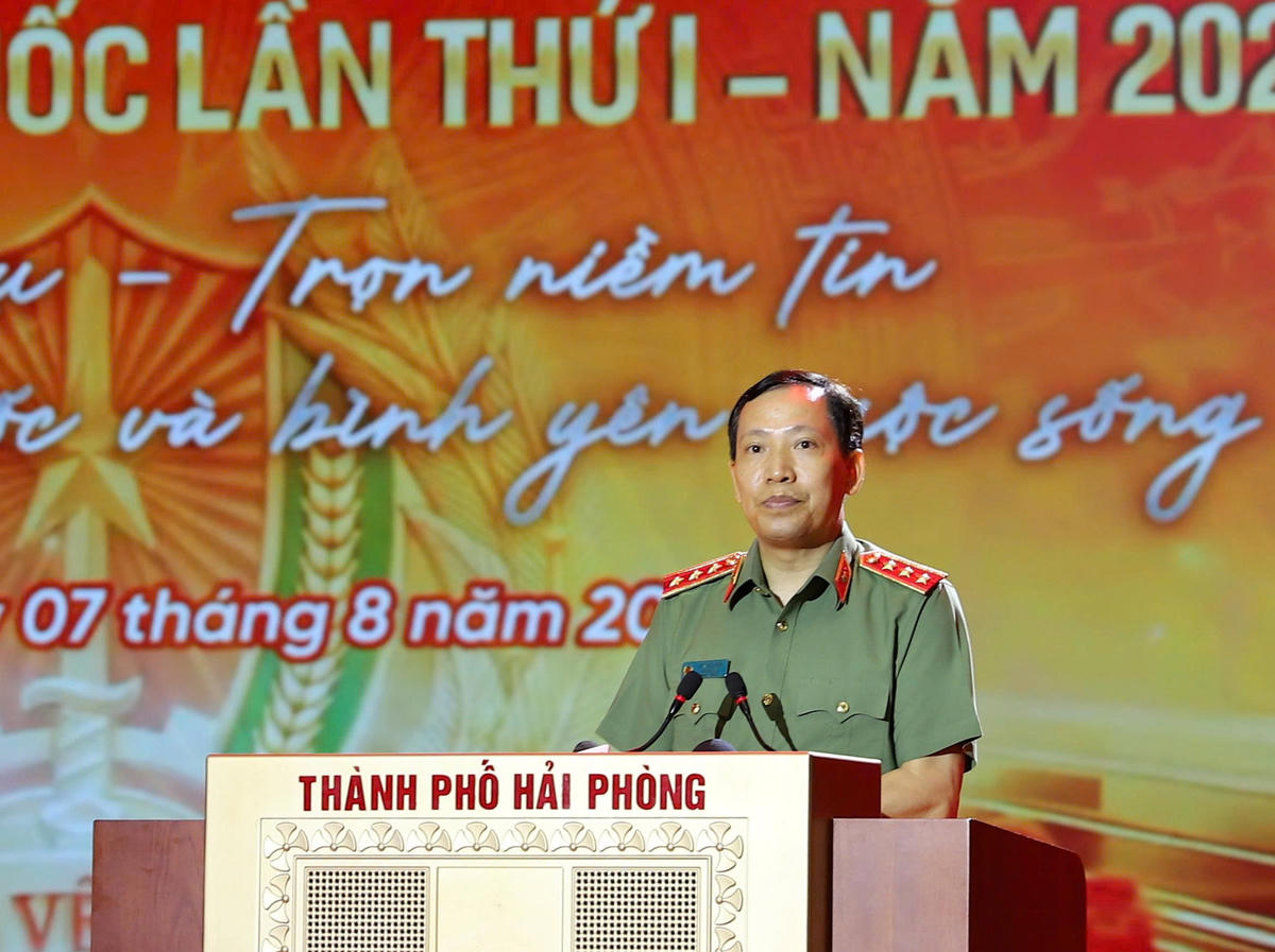 Thượng tướng Lê Văn Tuyến, Ủy viên Trung ương Đảng, Thứ trưởng Bộ Công an, Trưởng BCĐ hội thi phát biểu khai mạc. Ảnh: TK. 