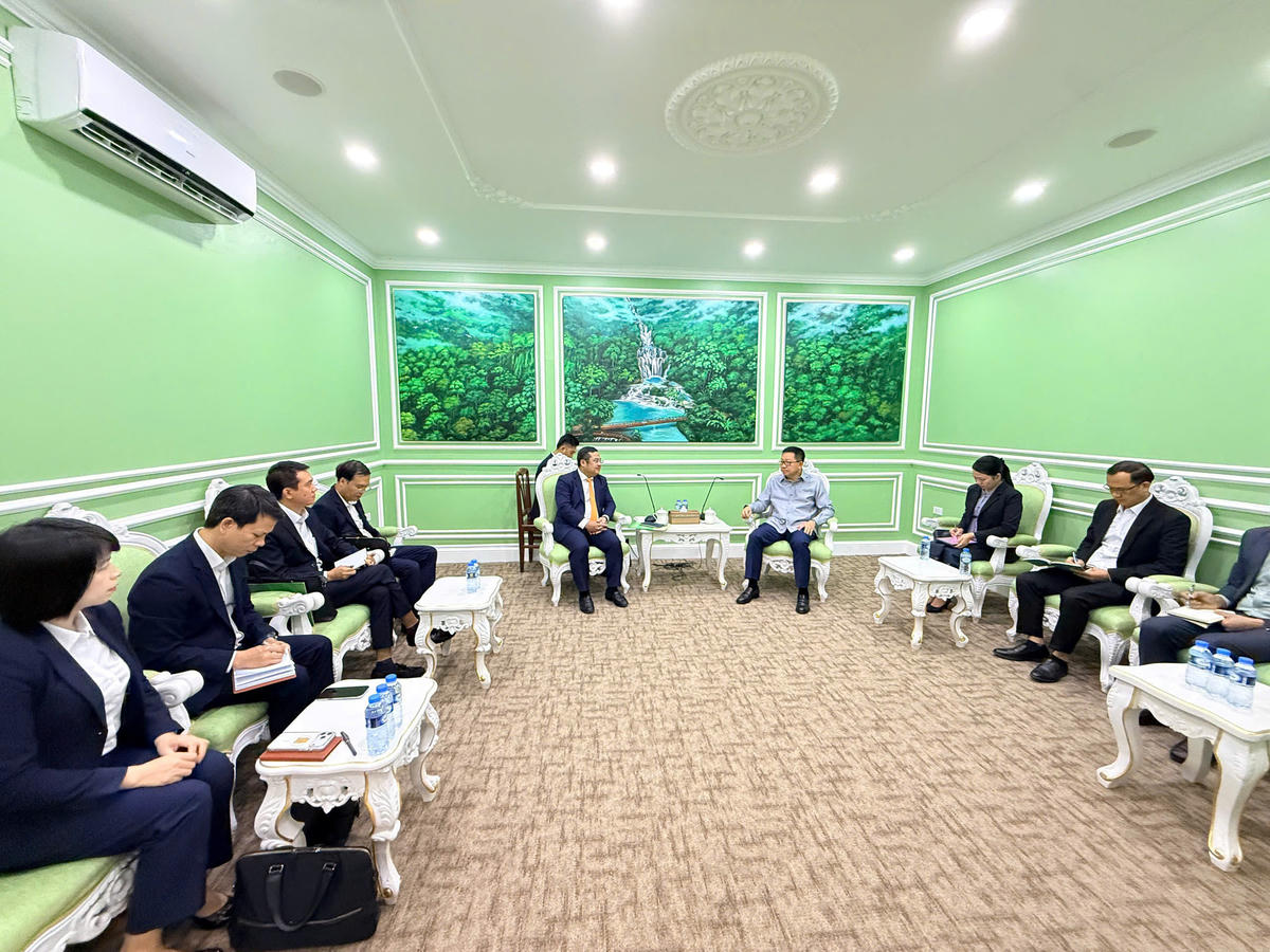 Đoàn công tác có buổi làm việc với Bộ trưởng Bộ Nông nghiệp và Môi trường Lào