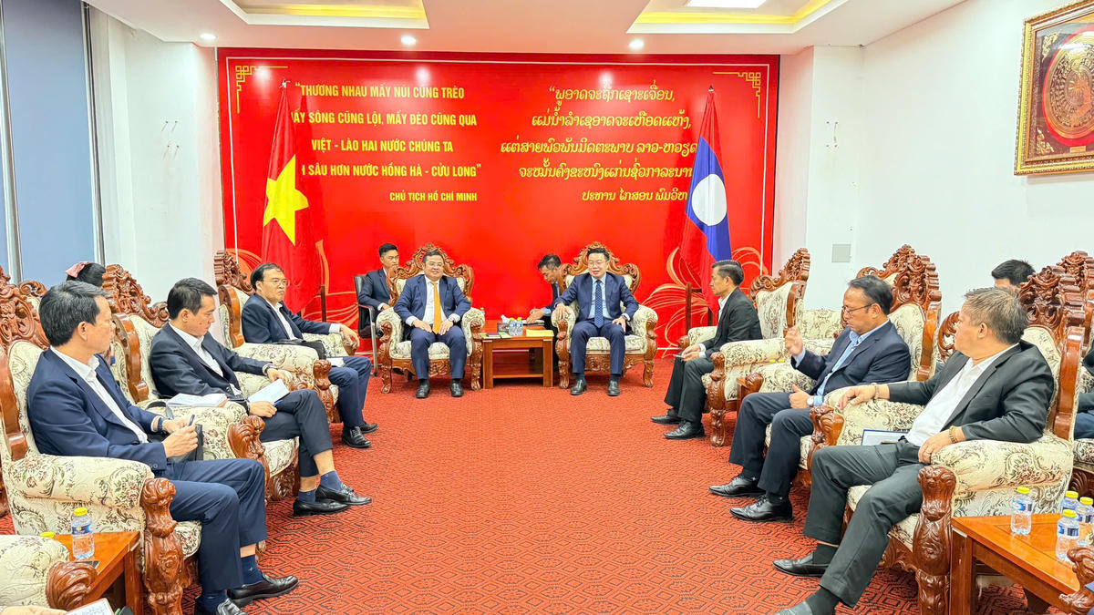Đoàn công tác làm việc với Phó Chủ tịch Thường trực Ủy ban Hợp tác Lào - Việt Nam Soulivath Souvannachoumkham