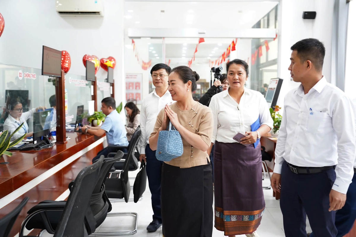 Đoàn đại biểu Lào học tập kinh nghiệm về thủ tục hành chính một cửa tại TP Đà Nẵng