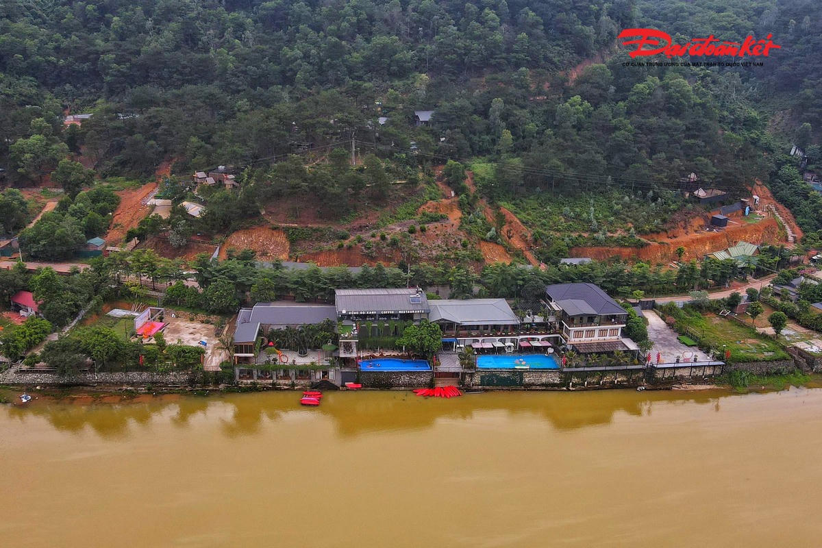 Sau phản ánh về tình trạng nhiều villa, homestay có dấu hiệu vi phạm trong rừng phòng hộ Sóc Sơn, Thường trực Thành ủy Hà Nội đã yêu cầu kiểm tra, xác minh và xử lý nghiêm nếu phát hiện sai phạm.